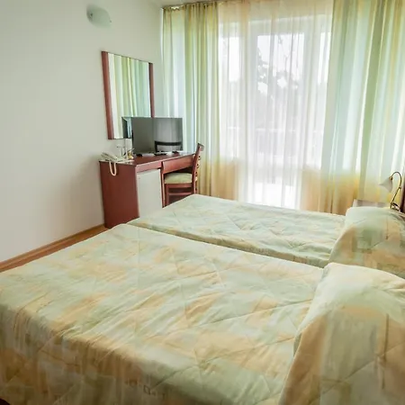 Hotel The 3*