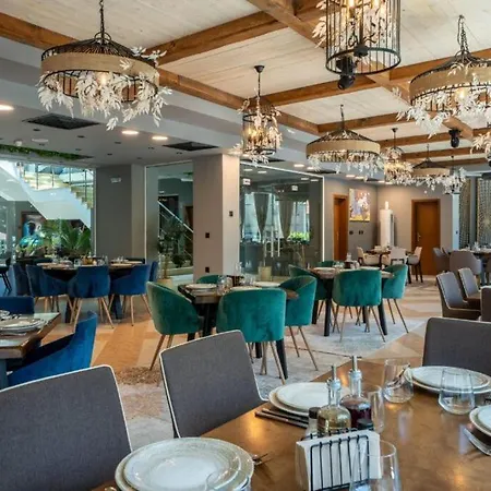 Hotel The 3*