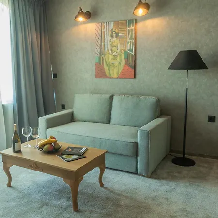 Hotel The 3*