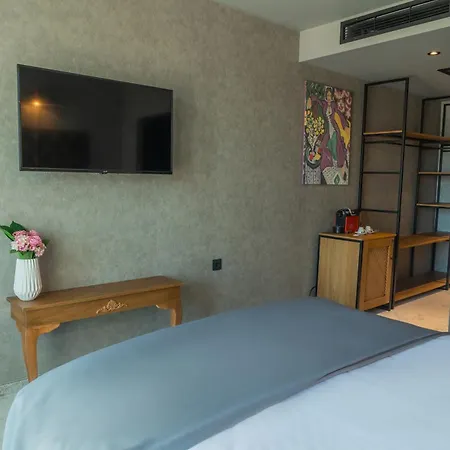 The Hotel 3*
